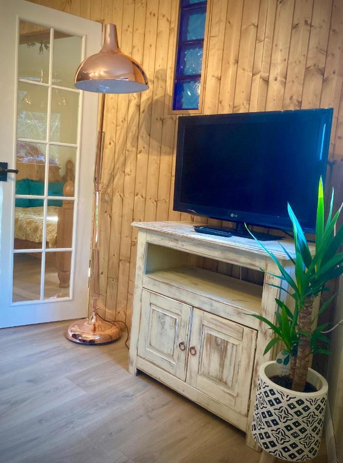 Ferienwohnung Aqua Shack At Pure Shores Retreats New Quay Exterior foto