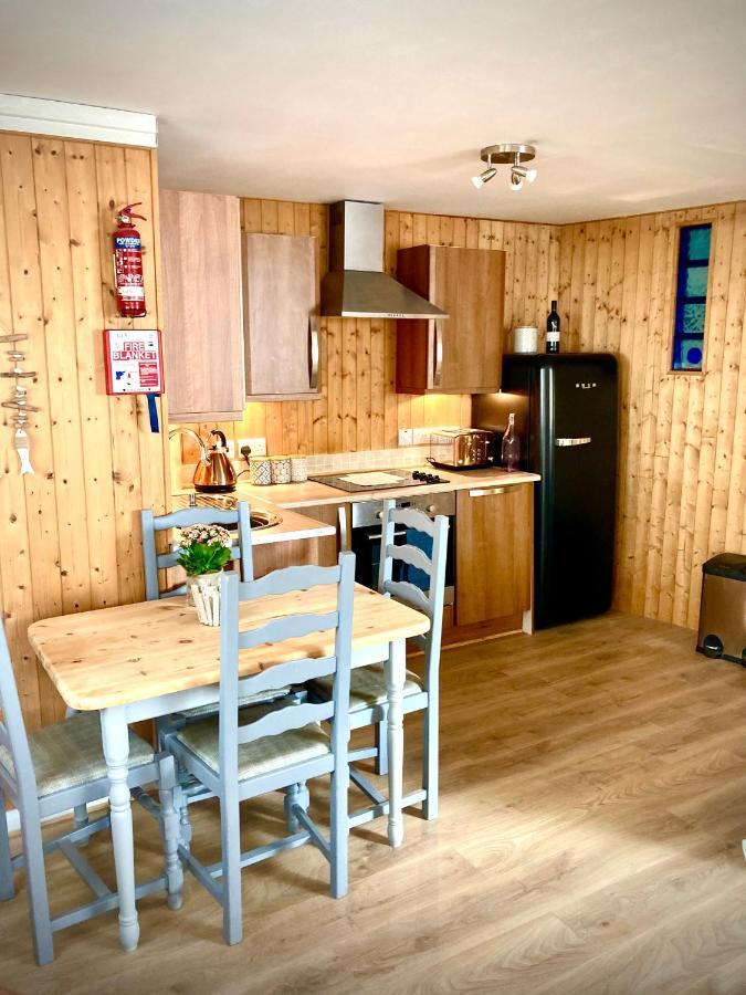 Ferienwohnung Aqua Shack At Pure Shores Retreats New Quay Exterior foto